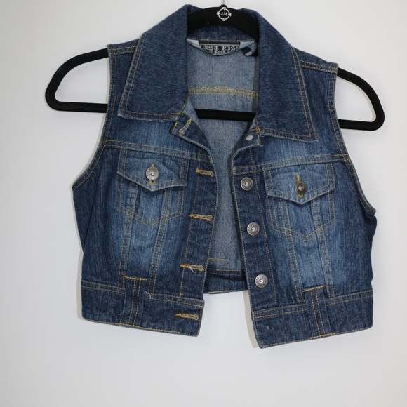 Last Kiss Sleeveless Short Jean Jacket 